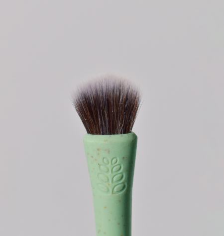 NATURAL FIBER BLENDER EYESHADOW BRUSH 