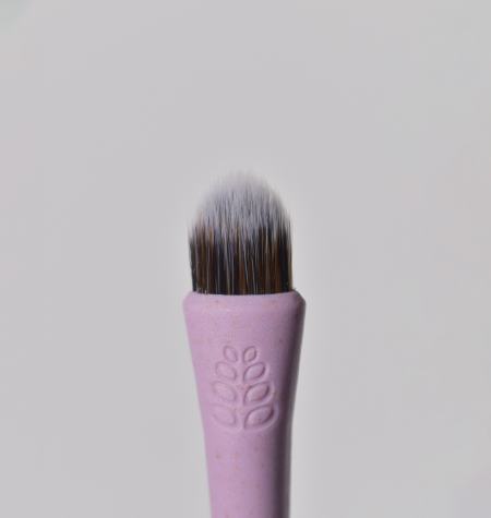 NATURAL FIBER CONCEALER BRUSH