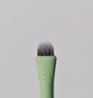 NATURAL FIBER PRECISION EYE SHADOW BRUSH 