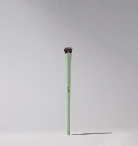 NATURAL FIBER BLENDER EYESHADOW BRUSH 