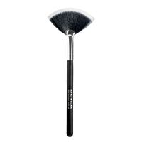 Fan brush. Synthetic hair.